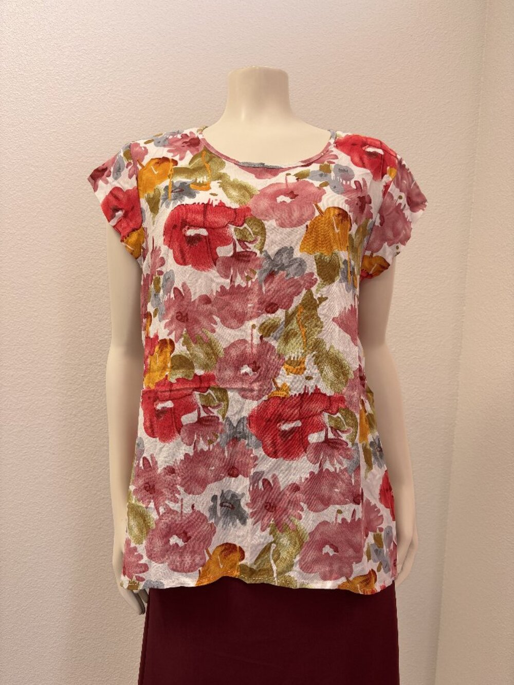 Rose & Thyme Medium Watercolor Floral Blouse Short Sleeve Lightweight Top